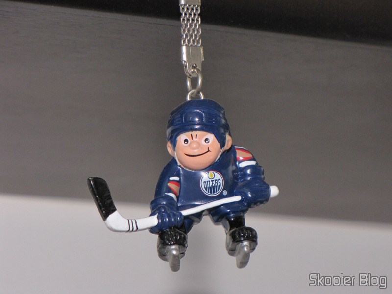 Chaveirinho do Edmonton Oilers, um dos raros produtos que já trazia o imposto incluído no preço da etiqueta Chaveirinho do Edmonton Oilers, um dos raros produtos que já trazia o imposto incluído no preço da etiqueta