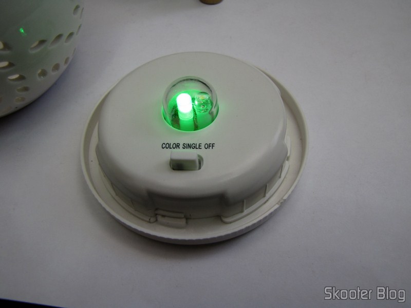 O LED multicolorido da Lâmpada Cerâmica Decorativa com Luz Multicolorida, Alimentada com Energia Solar, com Padrão de Folha de Maple, Branca O LED multicolorido da Lâmpada Cerâmica Decorativa com Luz Multicolorida, Alimentada com Energia Solar, com Padrão de Folha de Maple, Branca