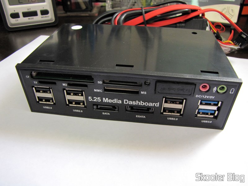 DealExtreme (DX): Painel Frontal 5.25″ Multi-Função Tudo-em-Um USB 2.0 / 3.0 e Leitor de Cartões (All-in-1 5.25″ USB 2.0 / 3.0 Multi-Function Front Panel Media Card Reader Dashboard) 12 Painel Frontal 5.25″ Multi-Função Tudo-em-Um USB 2.0 / 3.0 e Leitor de Cartões (All-in-1 5.25″ USB 2.0 / 3.0 Multi-Function Front Panel Media Card Reader Dashboard)