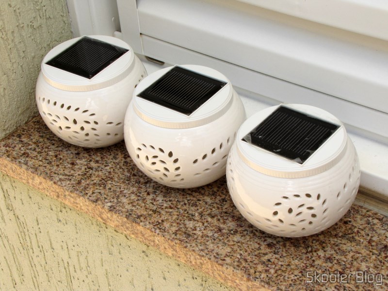 DealExtreme (DX): 3 Lâmpadas Cerâmica Decorativa com Luz Multicolorida, Alimentada com Energia Solar, com Padrão de Folha de Maple, Branca (Stylish Ceramic Solar Powered Multicolored Light Decorative Lamp with Maple Leaf Pattern – White) 6 3 Lâmpadas Cerâmica Decorativa com Luz Multicolorida, Alimentada com Energia Solar, com Padrão de Folha de Maple, Branca (Stylish Ceramic Solar Powered Multicolored Light Decorative Lamp with Maple Leaf Pattern – White)