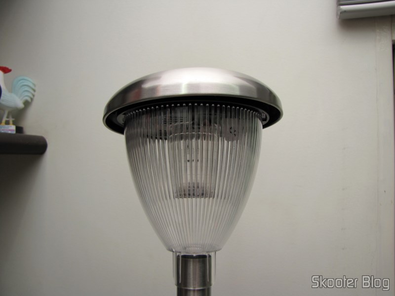 DealExtreme (DX): Duas Lâmpadas de Jardim de Aço Inoxidável com Luz de LED Branca Auto-Recarregável com Energia Solar (1*AA) 7 Lâmpada de Jardim de Aço Inoxidável com Luz de LED Branca Auto-Recarregável com Energia Solar (1*AA) (Stainless Steel Solar Powered Self-Recharged LED White Light Lawn Lamp (1*AA))