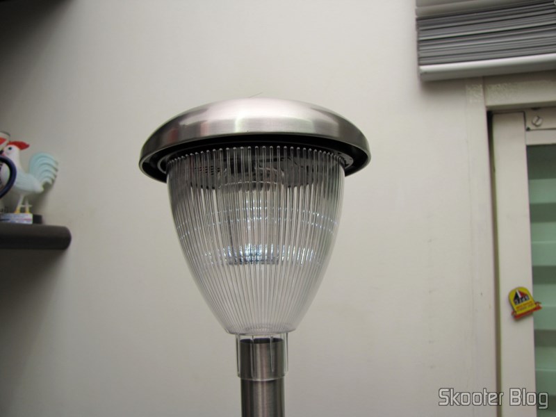 DealExtreme (DX): Duas Lâmpadas de Jardim de Aço Inoxidável com Luz de LED Branca Auto-Recarregável com Energia Solar (1*AA) 8 Lâmpada de Jardim de Aço Inoxidável com Luz de LED Branca Auto-Recarregável com Energia Solar (1*AA) (Stainless Steel Solar Powered Self-Recharged LED White Light Lawn Lamp (1*AA))