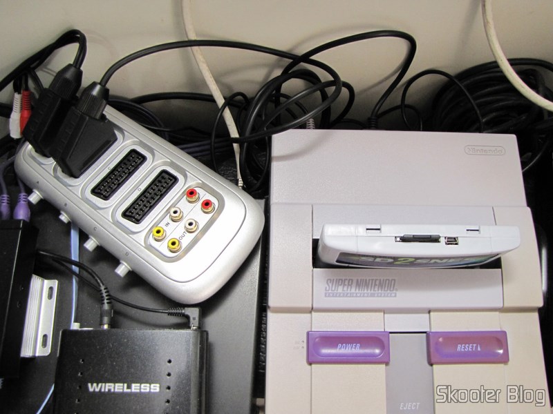 Play-Asia: Cabo SCART RGB para Super Nintendo (SNES), Super Famicom, Gamecube e Nintendo 64 (RGB Cable) 10 Cabo SCART RGB para Super Nintendo (SNES), Super Famicom, Gamecube e Nintendo 64 (RGB Cable), ligado ao Switch SCART RGB e ao Super Nintendo