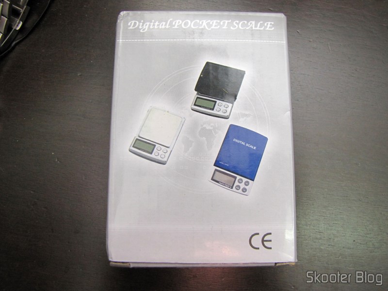 DealExtreme (DX): Balança de Precisão Digital de Bolso (Máximo 300g / Resolução 0.01g) (Precision Digital Pocket Scale (300g Max / 0.01g Resolution)) 4 Balança de Precisão Digital de Bolso (Máximo 300g / Resolução 0.01g) (Precision Digital Pocket Scale (300g Max / 0.01g Resolution)) em sua embalagem