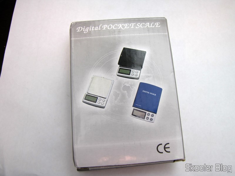 DealExtreme (DX): Balança de Precisão Digital de Bolso (Máximo 300g / Resolução 0.01g) (Precision Digital Pocket Scale (300g Max / 0.01g Resolution)) 7 Balança de Precisão Digital de Bolso (Máximo 300g / Resolução 0.01g) (Precision Digital Pocket Scale (300g Max / 0.01g Resolution)) em sua embalagem
