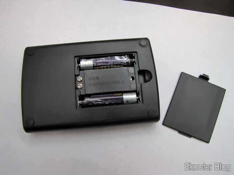 DealExtreme (DX): Balança de Precisão Digital de Bolso (Máximo 300g / Resolução 0.01g) (Precision Digital Pocket Scale (300g Max / 0.01g Resolution)) 11 Balança de Precisão Digital de Bolso (Máximo 300g / Resolução 0.01g) (Precision Digital Pocket Scale (300g Max / 0.01g Resolution)) com as duas pilhas AAA que a acompanham