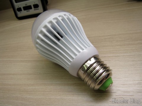 Lâmpada LED 9W Luz Branca 7000K 1100 lumens E27 COB LED (110~220V) (E27 9W 1100lm 7000K White Light COB 1-LED Bulb – White (110~220V))