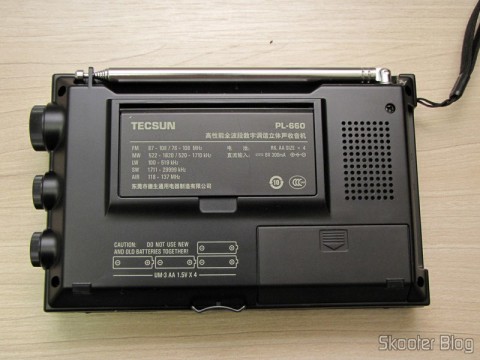 eBay: Radio Multi-Banda Mundial Tecsun PL-660 FM, AM (Ondas Médias), Ondas Curtas, Ondas Longas e Escuta Aeronáutica (TECSUN PL-660 (Black) AIR/FM/SW/MW/LW World Band Radio) 20 Parte traseira do Radio Multi-Banda Mundial Tecsun PL-660 FM, AM (Ondas Médias), Ondas Curtas, Ondas Longas e Escuta Aeronáutica (TECSUN PL-660 (Black) AIR/FM/SW/MW/LW World Band Radio)