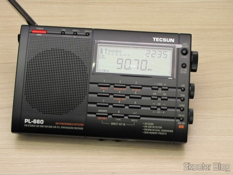 eBay: Radio Multi-Banda Mundial Tecsun PL-660 FM, AM (Ondas Médias), Ondas Curtas, Ondas Longas e Escuta Aeronáutica (TECSUN PL-660 (Black) AIR/FM/SW/MW/LW World Band Radio) 9 Radio Multi-Banda Mundial Tecsun PL-660 FM, AM (Ondas Médias), Ondas Curtas, Ondas Longas e Escuta Aeronáutica (TECSUN PL-660 (Black) AIR/FM/SW/MW/LW World Band Radio) sintonizando uma estação FM