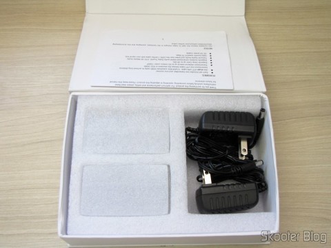 DealExtreme (DX): Conjunto Transmissor + Receptor Extensor de HDMI LINK-MI LM-EX11 (LINK-MI LM-EX11 HDMI Extender Transmitter + Receiver Set - Black) 12 Abrindo a caixa do Conjunto Transmissor + Receptor Extensor de HDMI LINK-MI LM-EX11 (LINK-MI LM-EX11 HDMI Extender Transmitter + Receiver Set - Black)