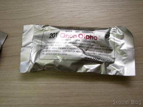 Cola Instantânea Aron Alpha (Aron Alpha Quick Set Adhesive (20g)) em sua embalagem
