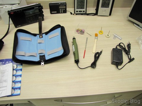 Mini Furadeira / Amolador Elétrico WLXY WL-800 (WLXY WL-800 Electric Drill / Grinder Set) e acessórios