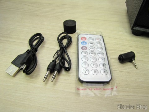 DealExtreme (DX): MP3 Player com Alto-Falante HY-F3 com Tela de 1.3", Bateria Recarregável, Luz Colorida Piscante, Rádio FM, slots SD, TF e USB (Rechargeable 1.3" Screen MP3 Player Music Speaker w/ Colorful Flashing Light / FM / SD / TF / USB) 10 Acessórios do MP3 Player com Alto-Falante HY-F3 com Tela de 1.3", Bateria Recarregável, Luz Colorida Piscante, Rádio FM, slots SD, TF e USB (Rechargeable 1.3" Screen MP3 Player Music Speaker w/ Colorful Flashing Light / FM / SD / TF / USB)