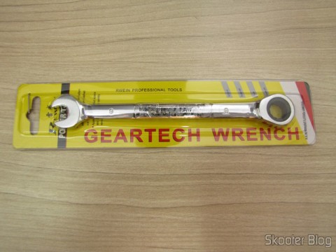 DealExtreme (DX): Chaves Combinadas (Chaves de Boca) com Catraca Articulada Aço Cromo-Vanádio REWIN 9mm, 13mm, 14mm, e 15mm 7 Chave Combinada (Chave de Boca) com Catraca Aço Cromo-Vanádio 9mm REWIN (Chrome Vanadium Steel Ratchet Combination Spanner Wrench (9mm)), em sua embalagem