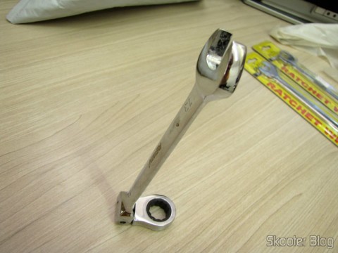 DealExtreme (DX): Chaves Combinadas (Chaves de Boca) com Catraca Articulada Aço Cromo-Vanádio REWIN 9mm, 13mm, 14mm, e 15mm 15 Chave Combinada (Chave de Boca) com Catraca Articulada Aço Cromo-Vanádio 13mm REWIN (REWIN RJ-313 Chrome-Vanadium Steel 2-in-1 13mm Open End + Double Box End Combination Wrench)