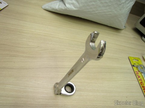 DealExtreme (DX): Chaves Combinadas (Chaves de Boca) com Catraca Articulada Aço Cromo-Vanádio REWIN 9mm, 13mm, 14mm, e 15mm 20 Chave Combinada (Chave de Boca) com Catraca Articulada Aço Cromo-Vanádio 14mm REWIN (REWIN RJ-314 Chrome-Vanadium Steel 2-in-1 14mm Open End + Double Box End Combination Wrench)