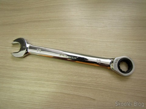 DealExtreme (DX): Chaves Combinadas (Chaves de Boca) com Catraca Articulada Aço Cromo-Vanádio REWIN 9mm, 13mm, 14mm, e 15mm 23 Chave Combinada (Chave de Boca) com Catraca Aço Cromo-Vanádio 15mm REWIN (Chrome Vanadium Steel Ratchet Combination Spanner Wrench (15mm))