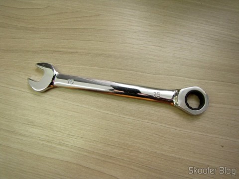 DealExtreme (DX): Chaves Combinadas (Chaves de Boca) com Catraca Articulada Aço Cromo-Vanádio REWIN 9mm, 13mm, 14mm, e 15mm 24 Chave Combinada (Chave de Boca) com Catraca Aço Cromo-Vanádio 15mm REWIN (Chrome Vanadium Steel Ratchet Combination Spanner Wrench (15mm))