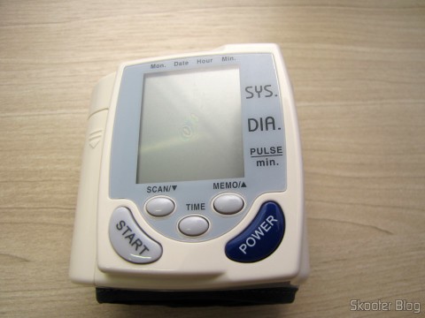 PriceAngels: Outra Opção para Compras direto de Hong Kong 15 Monitor de Pressão Arterial de Pulso Totalmente Automático (Fully Automatic Wrist Blood Pressure Pulse Monitor)
