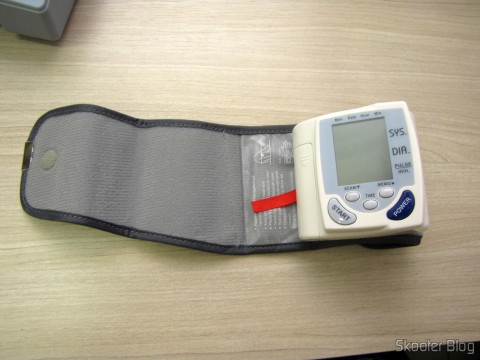 PriceAngels: Outra Opção para Compras direto de Hong Kong 16 Monitor de Pressão Arterial de Pulso Totalmente Automático (Fully Automatic Wrist Blood Pressure Pulse Monitor)