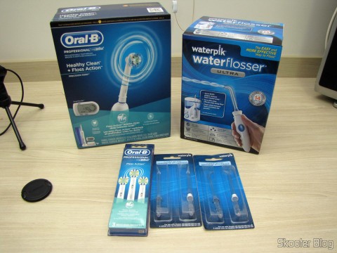 Escova de Dentes Elétrica Recarregável Oral-B Professional Healthy Clean + Floss Action Precision 5000 (Oral-B Professional Healthy Clean Floss Action Precision 5000 Rechargeable Electric Toothbrush(packaging may vary)), Waterpik Ultra Water Flosser (Waterpik Ultra Water Flosser), 3 Refis Oral-B Floss Action para Escova Elétrica (Oral-B Professional Floss Action Replacement Brush Head 3 Count), e 2 Pacotes c/ 2 Pontas de Alta Pressão para Jateador Dental Waterpik (2 of Waterpik Dental Water Jet Replacement High Pressure Jet Tips (Pack of 2))