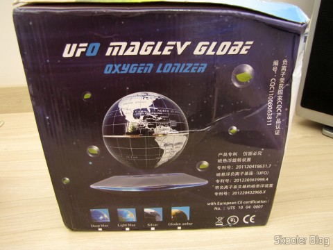 Globo Flutuante Maglev UFO Cheerlink 106mm c/ Gerador de Ânions (CHEERLINK 106mm UFO Maglev Floating Globe w/ Anion Generator – Blue + Black (US Plug / AC 100~240V)), em sua embalagem