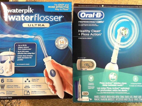 Waterpik Ultra Water Flosser (Waterpik Ultra Water Flosser) e Escova de Dentes Elétrica Recarregável Oral-B Professional Healthy Clean + Floss Action Precision 5000 (Oral-B Professional Healthy Clean Floss Action Precision 5000 Rechargeable Electric Toothbrush(packaging may vary)), em foto tirada pela Shipito
