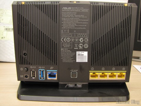 Parte traseira do Roteador ASUS RT-AC68U Dual Band Gigabit Router 802.11ac Wireless-AC1900