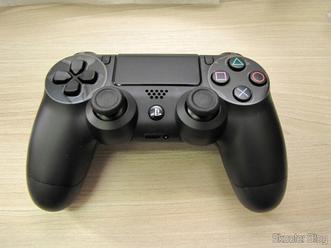 DualShock 4, o joystick que acompanha o Console Playstation 4 (PS4)