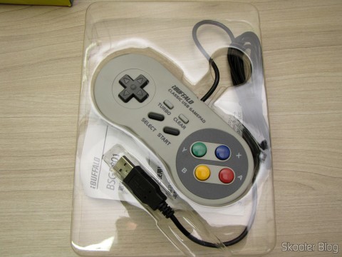Mariio128: Gamepad de Super Nintendo (SNES) para PC Buffalo (Super Nintendo Famicom SNES Gamepad for PC (PC) (BUFFALO)) 22 Tirando o Gamepad de Super Nintendo (SNES) para PC Buffalo (Super Nintendo Famicom SNES Gamepad for PC (PC) (BUFFALO)) de sua embalagem