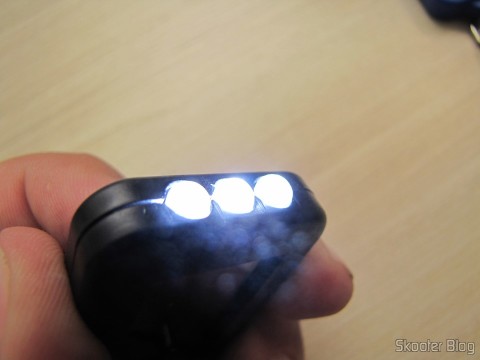 Chaveiros Lanternas com 3 LEDs Auto Recarregáveis com Energia Solar