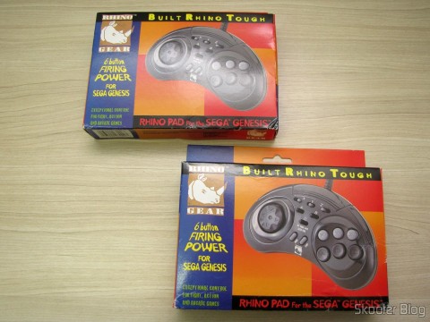 eBay via Shipito: Mais 2 Controladores de 6 Botões ASCII ‘Rhino’ para Mega Drive 18 Os dois Controladores de 6 Botões ASCII ‘Rhino’ para Mega Drive (NEW Sega Genesis 6 Button RHINO PAD controller control) em suas respectivas embalagens lacradas