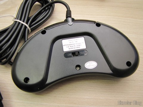 eBay via Shipito: Mais 2 Controladores de 6 Botões ASCII ‘Rhino’ para Mega Drive 11 Parte traseira de um dos dois Controladores de 6 Botões ASCII ‘Rhino’ para Mega Drive (NEW Sega Genesis 6 Button RHINO PAD controller control)