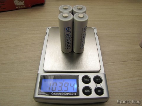 As Sanyo Eneloop Genuínas sendo pesadas para comparar