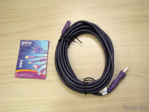 Um dos Cabos de Carga e Dados USB macho para Micro USB macho Millionwell 01.0363 com 3 metros (Millionwell 01.0363 USB Male to Micro USB Male Data / Charging Cable - Purple (3m))