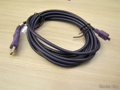 Um dos Cabos de Carga e Dados USB macho para Micro USB macho Millionwell 01.0363 com 3 metros (Millionwell 01.0363 USB Male to Micro USB Male Data / Charging Cable - Purple (3m))Um dos Cabos de Carga e Dados USB macho para Micro USB macho Millionwell 01.0363 com 3 metros (Millionwell 01.0363 USB Male to Micro USB Male Data / Charging Cable - Purple (3m))