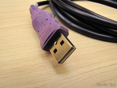 Conector USB de um dos Cabos de Carga e Dados USB macho para Micro USB macho Millionwell 01.0363 com 3 metros (Millionwell 01.0363 USB Male to Micro USB Male Data / Charging Cable - Purple (3m))