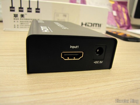 DealExtreme (DX): Switch HDMI c/ Controle Remoto LINK-MI LM-SW04 1080p 3D 5 entradas p/ 1 saída (LINK-MI LM-SW04 1080P 3D 5 in 1 out HDMI Switch w/ Remote Control – Black) 18 Lateral Esquerda do Switch HDMI c/ Controle Remoto LINK-MI LM-SW04 1080p 3D 5 entradas p/ 1 saída (LINK-MI LM-SW04 1080P 3D 5 in 1 out HDMI Switch w/ Remote Control - Black)