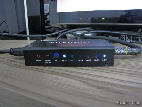 DealExtreme (DX): Switch HDMI c/ Controle Remoto LINK-MI LM-SW04 1080p 3D 5 entradas p/ 1 saída (LINK-MI LM-SW04 1080P 3D 5 in 1 out HDMI Switch w/ Remote Control – Black) 24 Switch HDMI c/ Controle Remoto LINK-MI LM-SW04 1080p 3D 5 entradas p/ 1 saída (LINK-MI LM-SW04 1080P 3D 5 in 1 out HDMI Switch w/ Remote Control - Black), em funcionamento