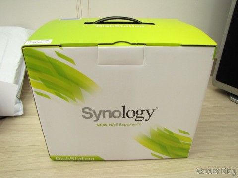 Synology America DiskStation 2-Bay Diskless Network Attached Storage (DS214play), em sua embalagem