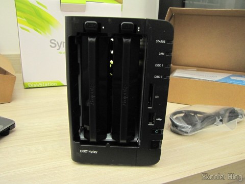 Por dentro do Synology America DiskStation 2-Bay Diskless Network Attached Storage (DS214play)