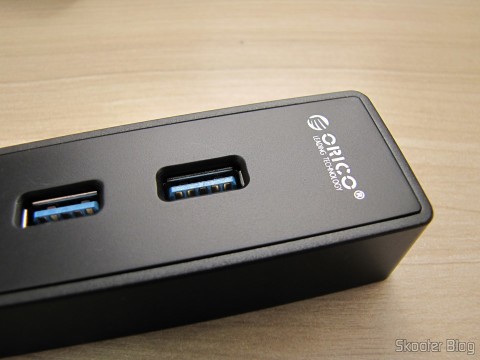 Porta USB 3.0 do Hub USB 3.0 com 4 portas ORICO W8PH4-U3 (ORICO W8PH4-U3 4-HUB USB 3.0 Hub - Black)