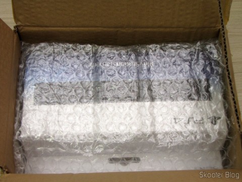 Abrindo a caixa da Play-Asia com a Câmera do Playstation 4 (Playstation 4 Camera)