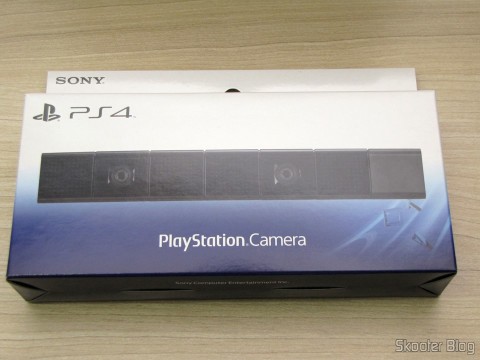 Câmera do Playstation 4 (Playstation 4 Camera) em sua embalagem