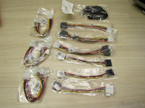 3 Adaptadores de Energia MOLEX para SATA c/ 15cm (SATA Power Cable (15cm)), 3 Adaptadores de Energia MOLEX para 2x SATA (MOLEX to SATA Splitter Power Cable), Carregador Automotivo c/ Tomada Micro USB (Car Charger for Samsung I9100 Galaxy S2 (DC12-24V)), e 3 Splitters (Rabicho) MOLEX 1 para 3 tomadas c/ 20cm (MOLEX 4-Pin 1-to-3 Splitter Power Cable (20CM-Length))