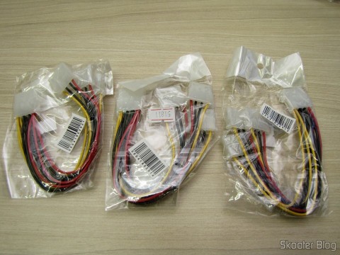 3 Splitters (Rabicho) MOLEX 1 para 3 tomadas c/ 20cm (MOLEX 4-Pin 1-to-3 Splitter Power Cable (20CM-Length))