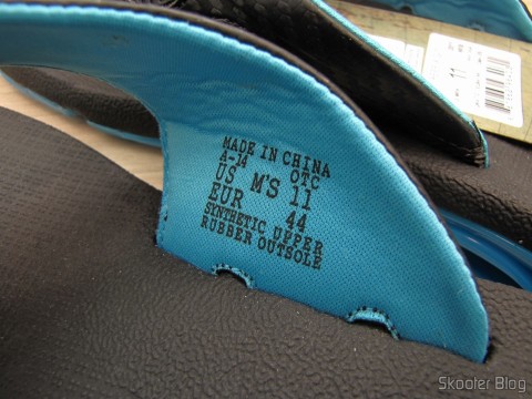 Detalhe de numeração e fabricação do Par de Chinelos Reef X-S Masculino (Reef Men's X-S Flip Flop)