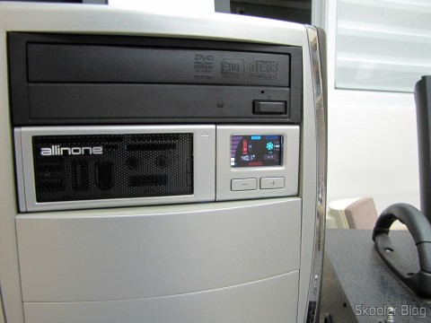 Painel Frontal Multifuncional Akasa AK-ALL-02SL All-in-One 2 para baias de 5.25" Prata instalado