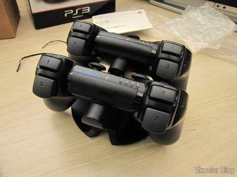 Official Dualshock 3 Charging Station (PS3) (SONY) com os Dualshock 3 conectados