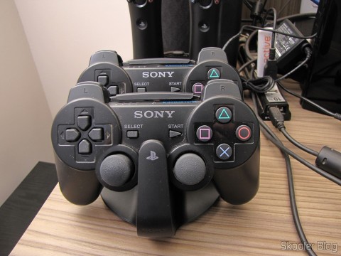 Official Dualshock 3 Charging Station (PS3) (SONY) em funcionamento